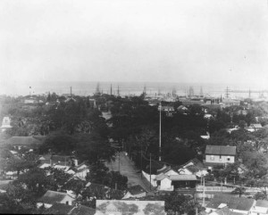 Source: Bernice P. "Honolulu Harbor about 1900.” Bishop Museum, R. J. Baker Collection - Hawaii of Old, 1826-1940. Wikimedia Commons, web address, accessed 13 August 2015. Public Domain.  